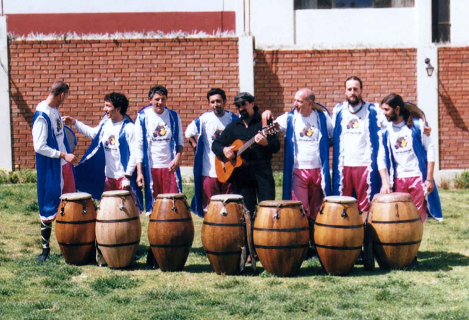 Sobremaderas con sus tambores en Festidanza ’97, Arequipa, Perú, 1997