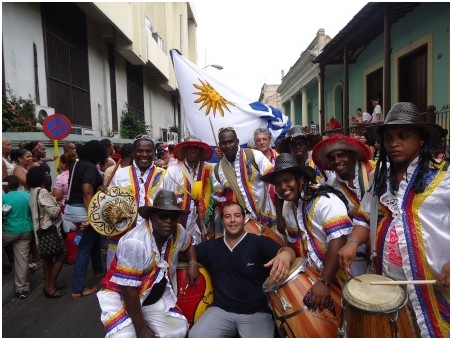 Sobremaderas en un desfile en Santiago de Cuba, 2013