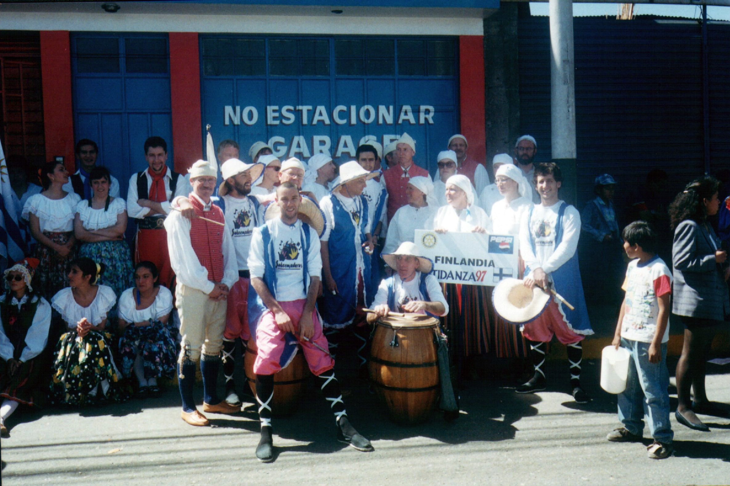 Sobremaderas en el desfile de Festidanza ’97, Arequipa, Perú, 1997